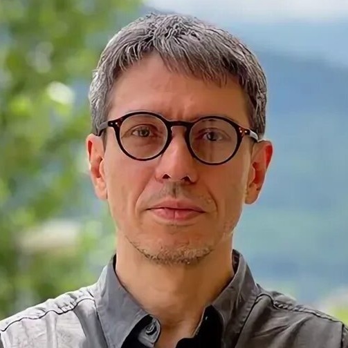 Александр Ларионов